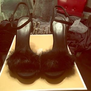 Michael Kors Rabbit Fur Sandal ( Size 10)